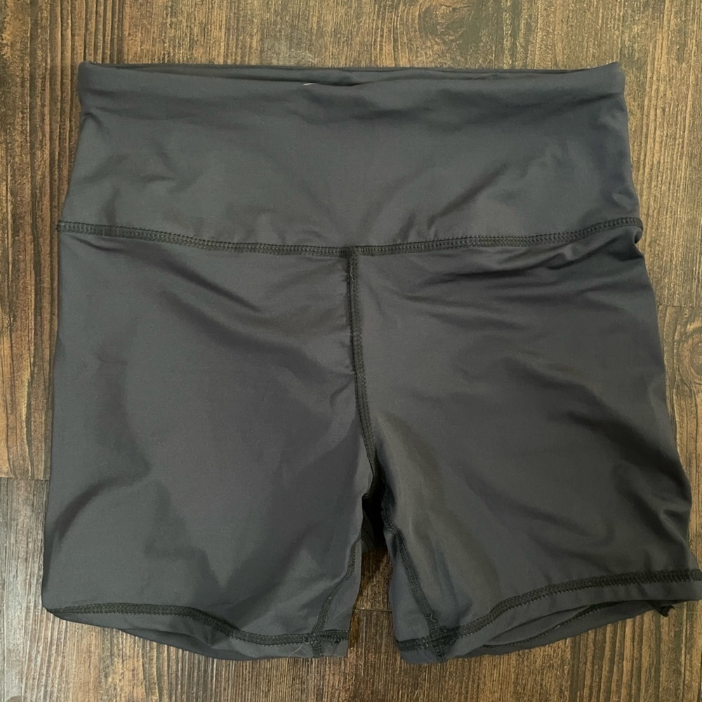 NWOT Amazon essentials dark grey biker shirt with key pocket
